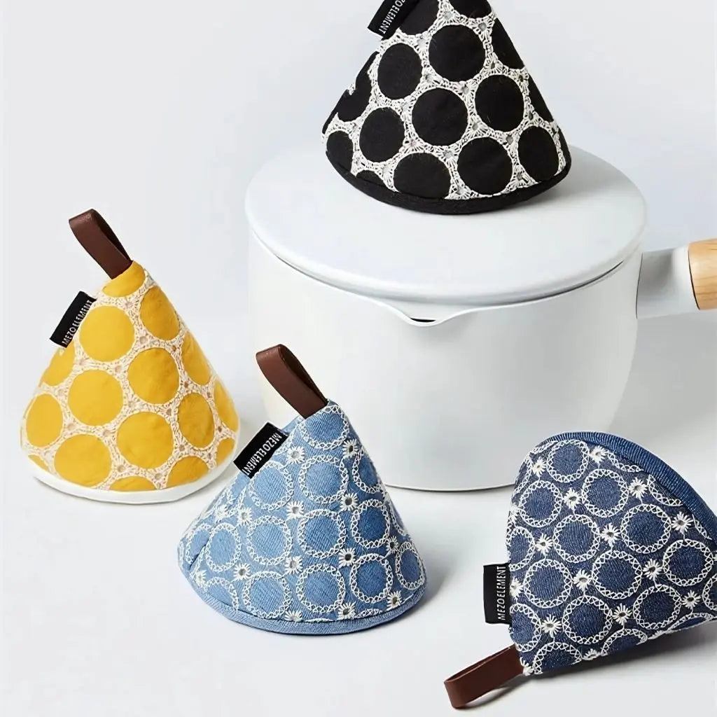 Nora Nordic Cone Oven Mitts – Quilted Heat-Resistant Set