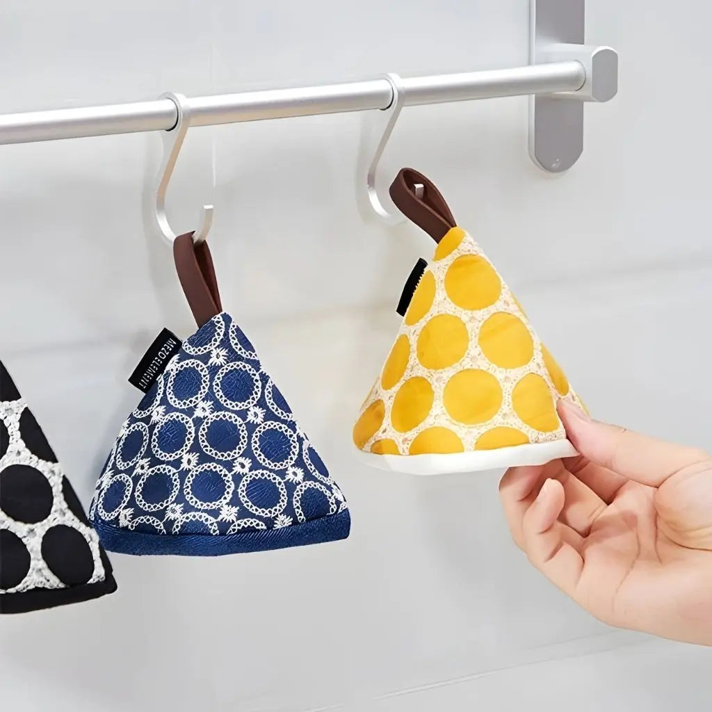 Nora Nordic Cone Oven Mitts – Quilted Heat-Resistant Set